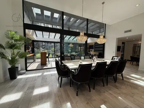 Casa en Venta con 2 cocheras