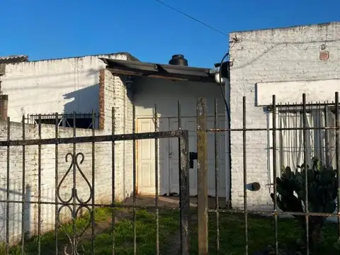 Casa 3 ambientes con 1 baño