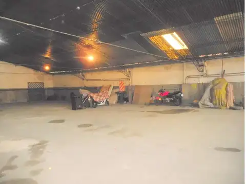 COCHERA FIJA Y CUBIERTA UBICADA EN 1º PISO