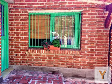 Casa en venta -3 Dormitorios 1 Baño - Merlo