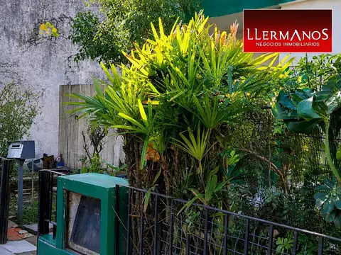 Venta Casa 3 Ambientes 2 dormitorios,villa Adelina con Patio
