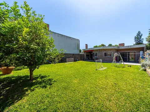 CASA EN VENTA IBARLUCEA 3 DORMITORIOS Y COCHERA