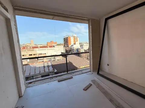 Depto 2 ambientes en venta, sobre Av. Centenario, Beccar