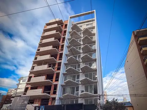 VENTA SEMIPISO DE 3 AMBIENTES A ESTRENAR CON COCHERA LA PERLA