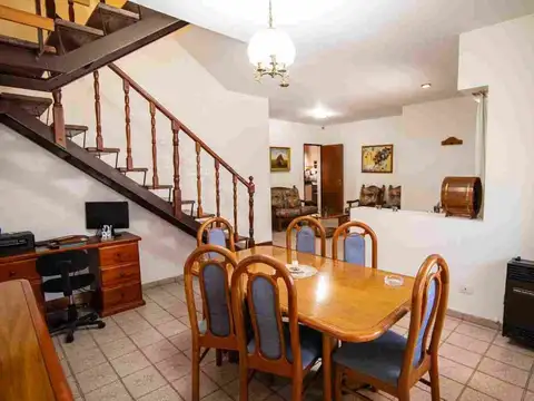 Venta casa con jardín y terraza V Pueyrredon 