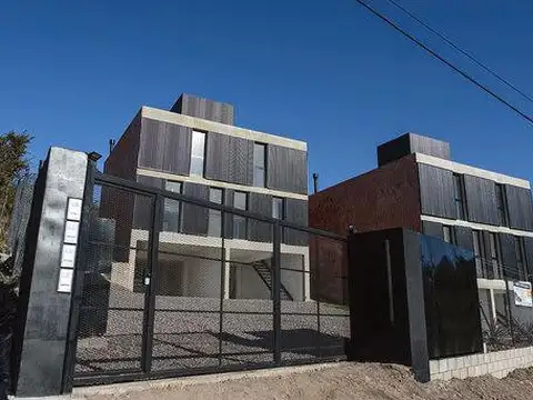 TRIPLEX CON PILETA CUESTA COLORADA (HOUSING) CON PILETA Y COCHERA