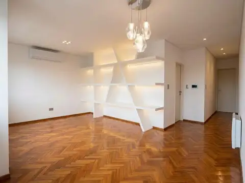Departamento con cochera y patio - Pichincha!