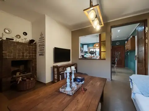 Venta de Casa 4 Ambientes en Ezpeleta Este con Quincho y Terraza