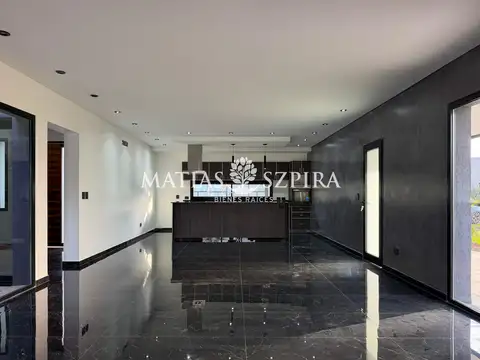 Casa 4 ambientes con 3 baños