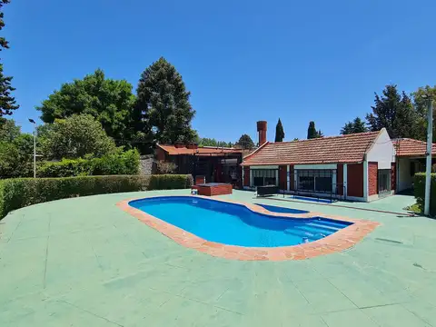 CASA QUINTA 5 AMB, CON PISCINA, CANCHA DE TENIS, Y QUINCHO  - MANZANARES PILAR