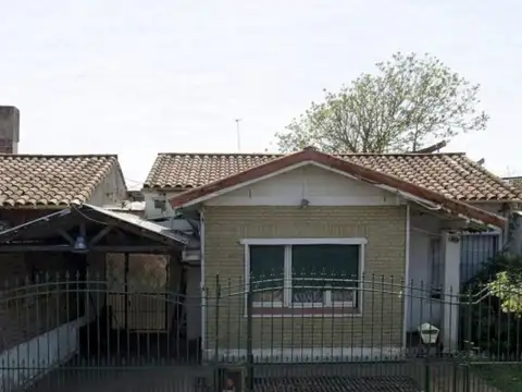 VENTA CASA 3 AMB con QUINCHO EZPELETA
