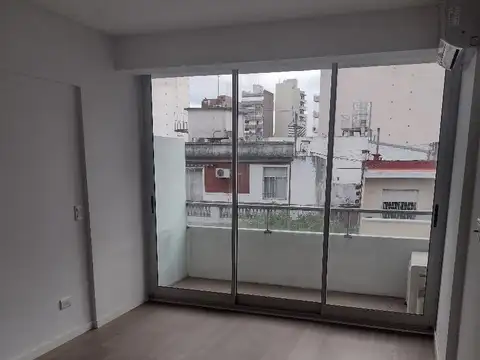 Quirno 200, Piso 5°
