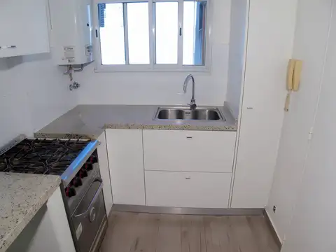 RECICLADO - MUY LUMINOSO - RECIEN PINTADO - LAVADERO INCORPORADO - AIRE ACONDICIONADO