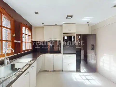 Casa 5 ambientes con 3 baños
