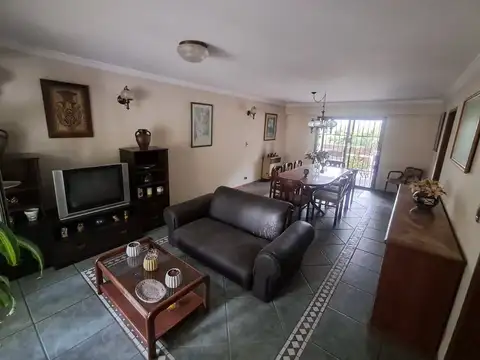 Casa 6 ambientes con 3 baños