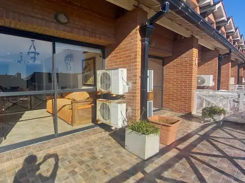 Calle Las Amapolas entre Avenidas 4 y 5 ,  N° 332 ,3° y 4° piso, en el Complejo The Residence ,frente al parador