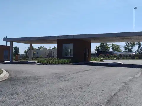 Venta de lote en Pilar del este/Barrio Sta. Sofia