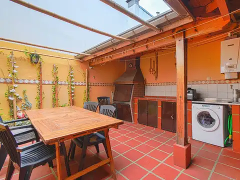 PH tipo casa, venta,  patio, cochera,V. López