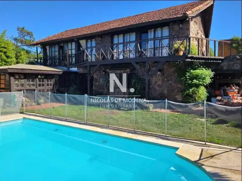 Vende casa a media cuadra del mar de 3 dormitorios, Pinares, Punta del Este