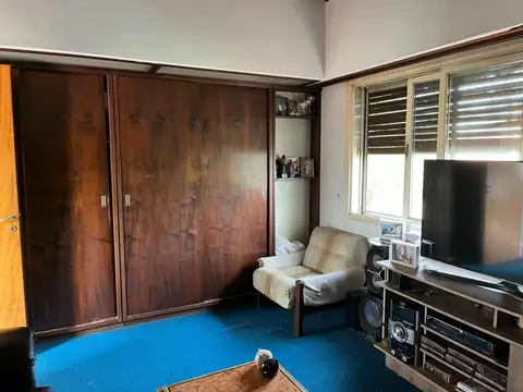 Casa 6 ambientes con 5 baños