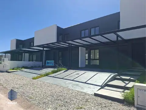 CASA TRES DORMITORIOS EN VENTA CIUDAD DOCTA
