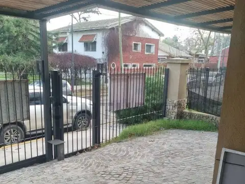 Casa 7 ambientes con 3 baños