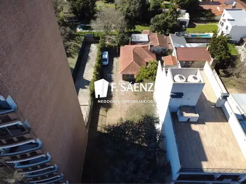 Casa con gran lote en venta pleno centro de Monte Grande