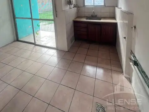 Casa 4 ambientes en alquiler - Ezpeleta Centro