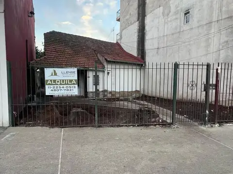 Casa 4 ambientes en alquiler - Ezpeleta Centro