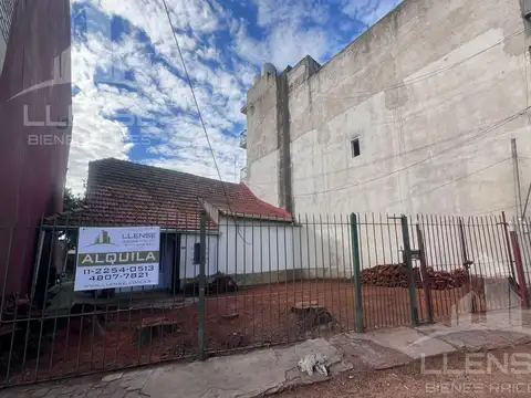 Casa 4 ambientes en alquiler - Ezpeleta Centro