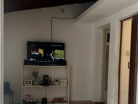 CASA DE PASILLO  2 DORMITORIOS, 1RO DE MAYO 4200