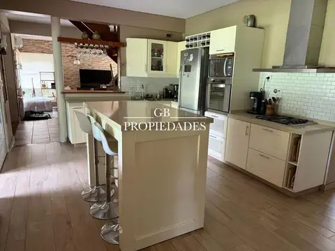 Casa 5 ambientes con 3 baños