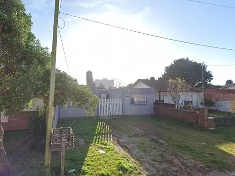 Necochea e/ Pinamar y Valparaíso