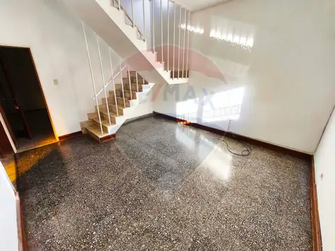 Casa 6 ambientes con 2 baños