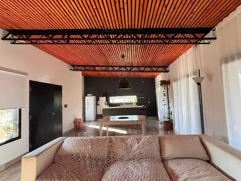 Casa en Venta con 3 cocheras