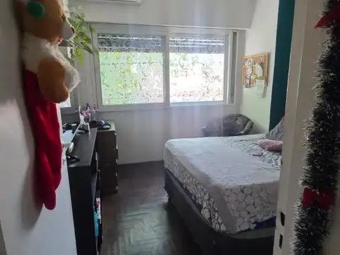 IMPERDIBLE  VENTA  de DEPARTAMENTO  PH 3 AMB. c/PATIO,SIN EXPENSAS, ZONA CENTRO DE CASEROS.