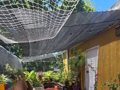 IMPERDIBLE  VENTA  de DEPARTAMENTO  PH 3 AMB. c/PATIO,SIN EXPENSAS, ZONA CENTRO DE CASEROS.