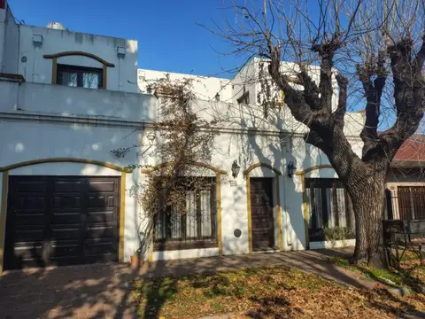 Casa 5 ambientes con 3 baños