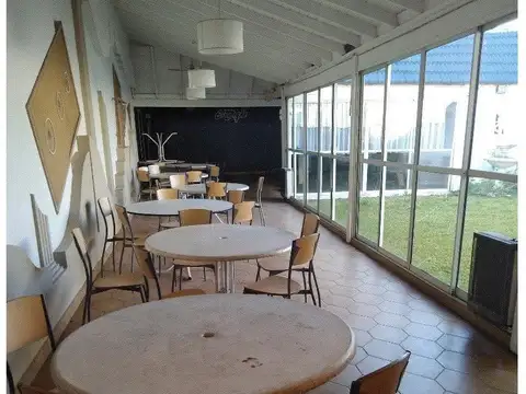 Chalet de 4 amb. con entrada de auto-fondo libre ( Colombia