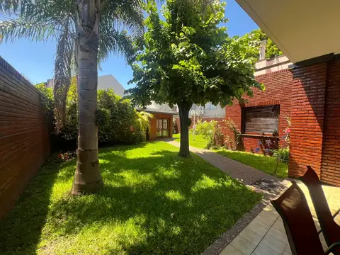 *IMPORTANTE CASA DE 5 AMB. EN 2 PLANTAS S/LOTE DE 10 X 28 *EXCELENTE CALIDAD DE CONSTRUCCION