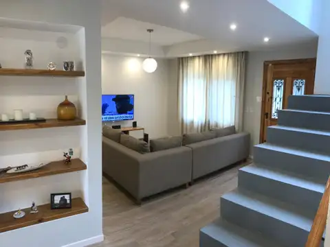 Casa 5 ambientes con 2 baños