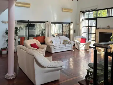 Casa 6 ambientes con 5 baños