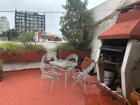 CASA 5 AMB, COCHERA , PATIO, TERRAZA, QUINC-PARRIL