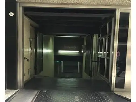 Oficina en Venta con 3 cocheras