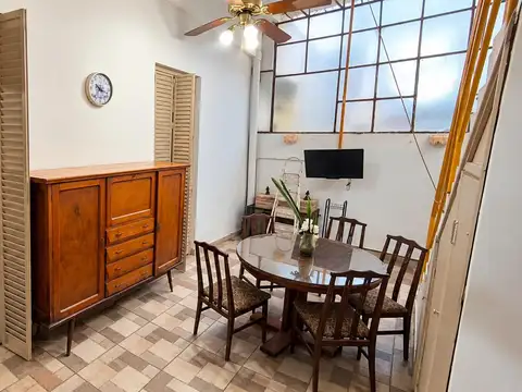 DEPARTAMENTO EN DOS NIVELES CON AMPLIA TERRAZA Y PARRILLA