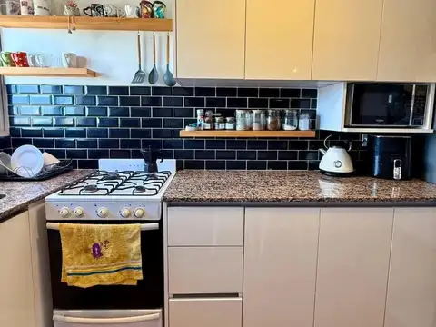 DEPARTAMENTO 5 AMBIENTES, BALCON AL FRENTE Y COCHERA. AV. MITRE 2648 PISO 3 X ESCALERA AVELLANEDA