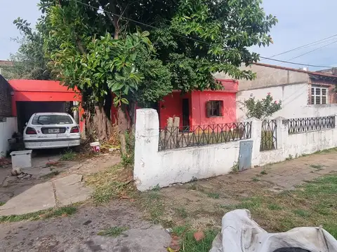 EN VENTA EN EL PALOMAR CASA A REFACCIONAR SOBRE HERMOSO LOTE DE 13.66X35 - FICHA 9824