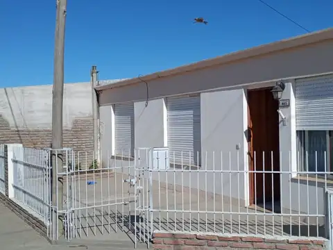 Casa 4 ambientes con 1 baño