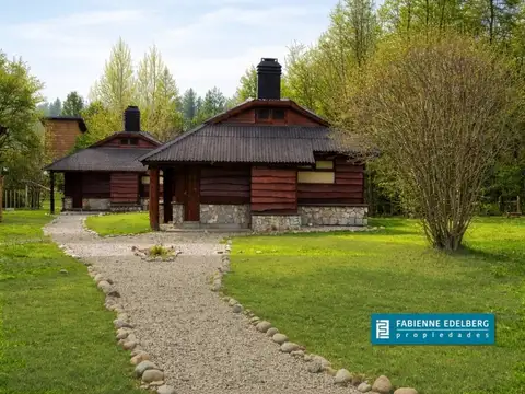 Oportunidad única en Villa Lago Meliquina | 2 cabañas   arroyo   alto potencial de renta!