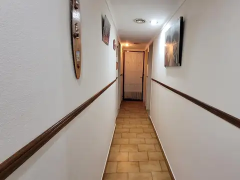 Casa cuatro ambientes con garaje y parque apta crédito en Venta - Morón
